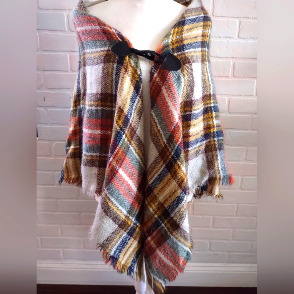 Women's Plaid Cape with Front Coosure